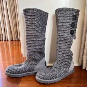 UGG Classic Cardy Button Detailed
Knit Boots in Gray size 8